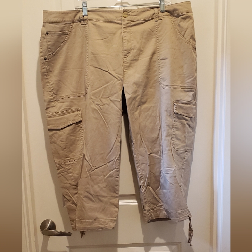 Coldwater Creek Natural Fit Khaki Capri Pants